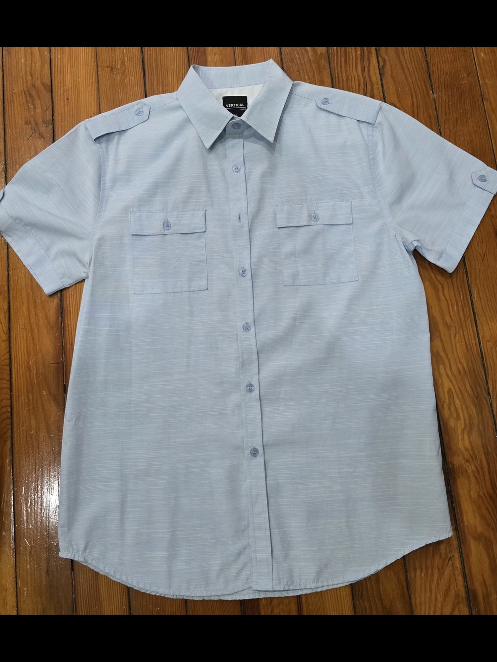 Vertical Men's Light Blue Short Sleeve Button Front Shirt Medium